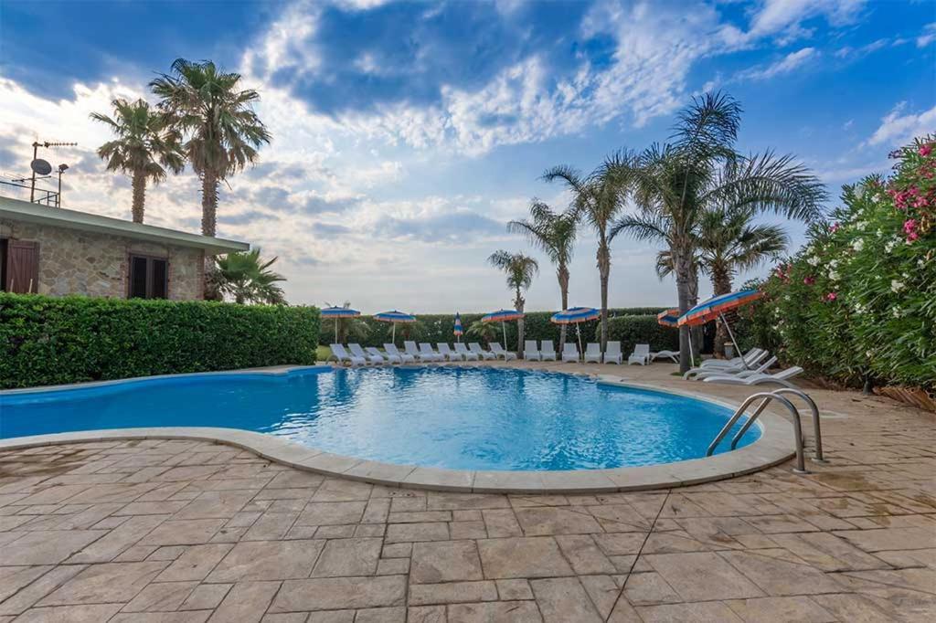 Il Geranio - Resort & Suites Acquedolci Buitenkant foto